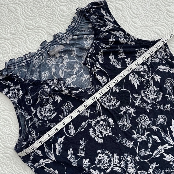 Daisy Fuentes Navy Blue and White Floral Sleeveless Top - Picture 6 of 12